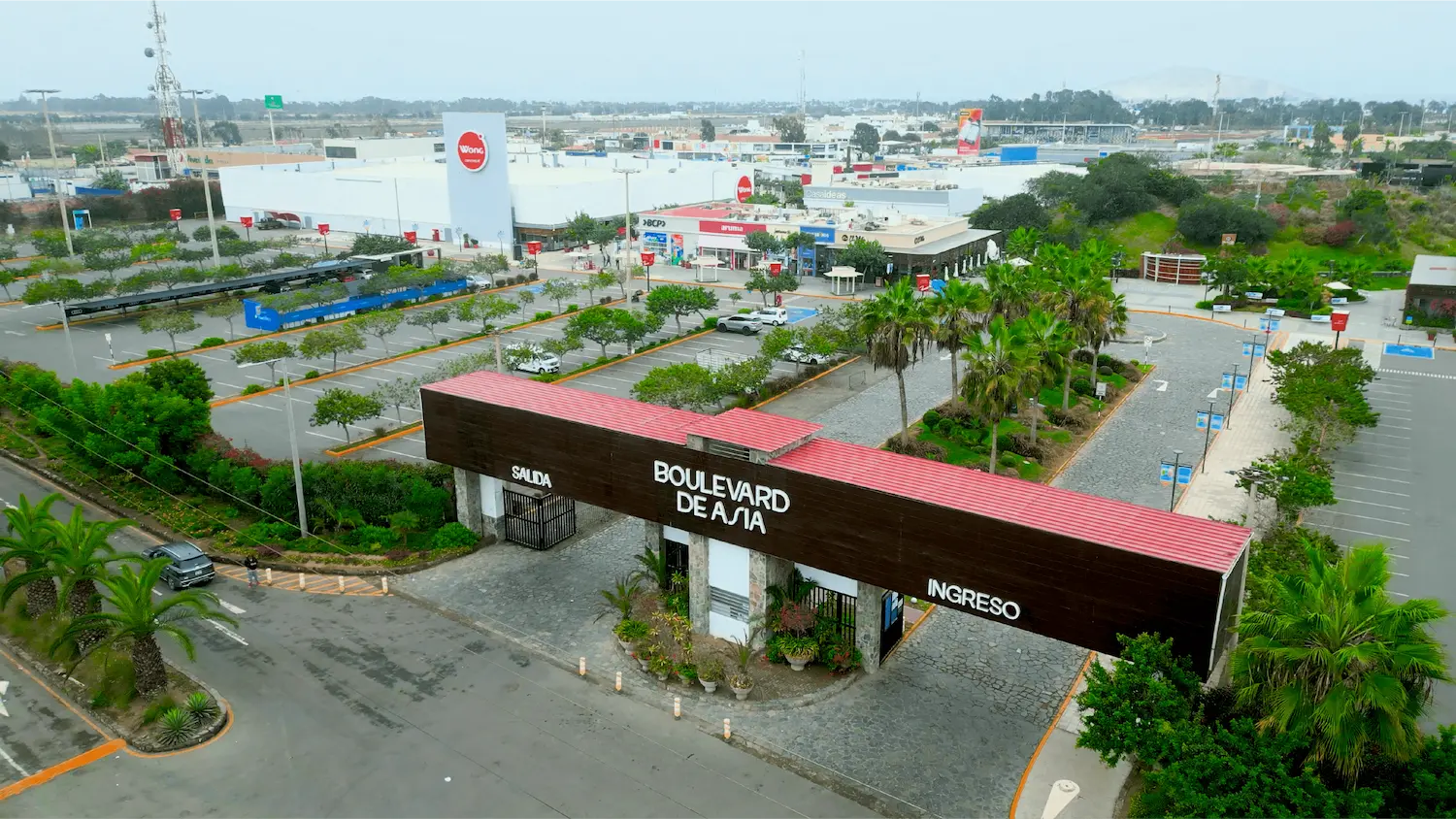 BOULEVARD de Asia cerca del Condominio Apolo